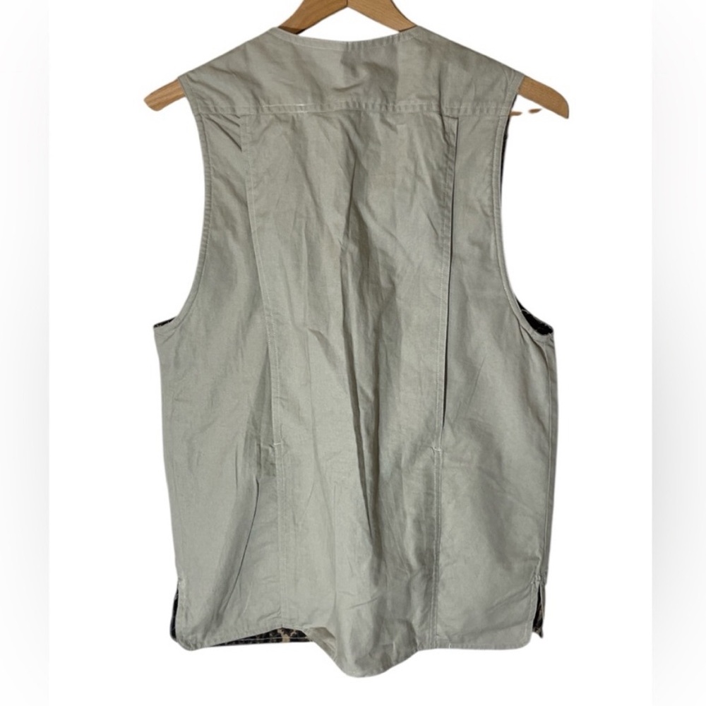 C2- Men’s Small Fishing Vest
Multiple Pockets Men’s Small - Picture 2 of 3